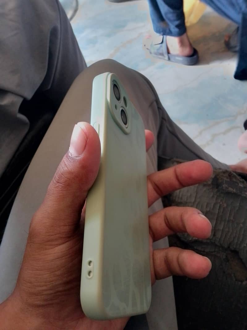 Apple iPhone 13 11