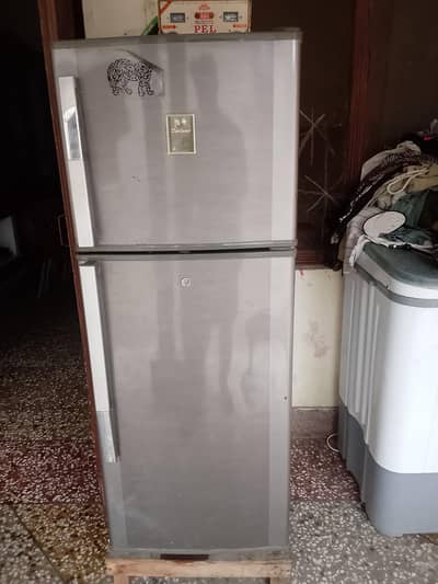 DAWLANCE fridge for sale on urgent basis