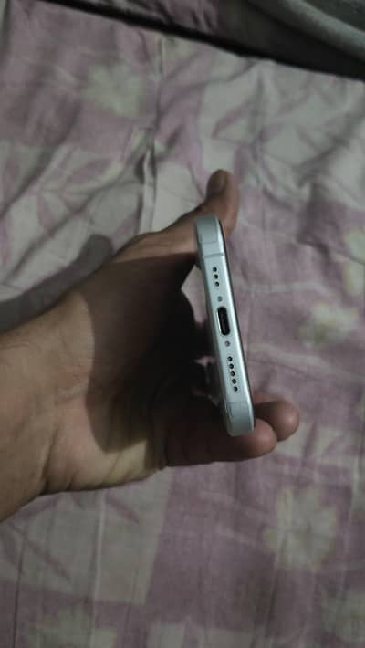 Apple iPhone 16