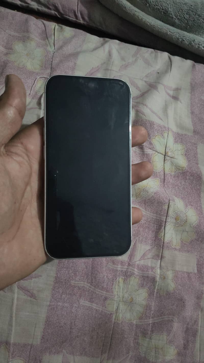 Apple iPhone 16 3