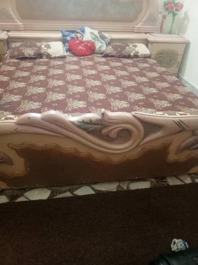 bed room set with showcase and dressing table
