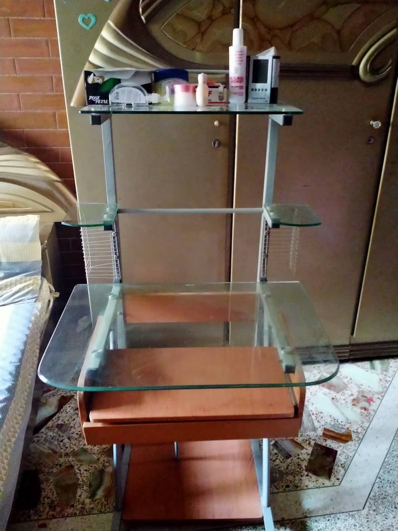 TV / COMPUTER TROLLEY 0