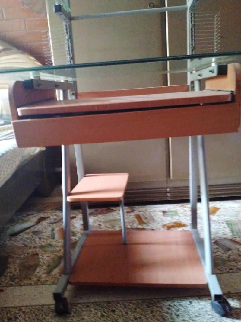 TV / COMPUTER TROLLEY 2