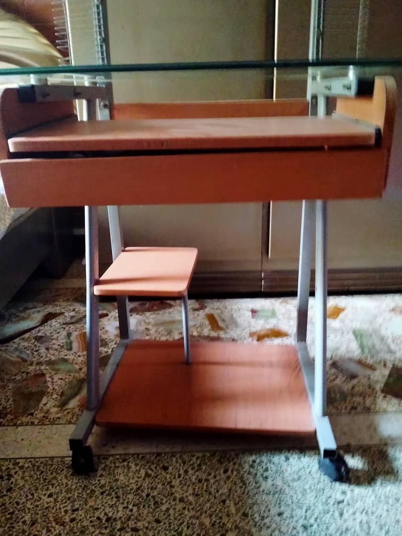 TV / COMPUTER TROLLEY 4