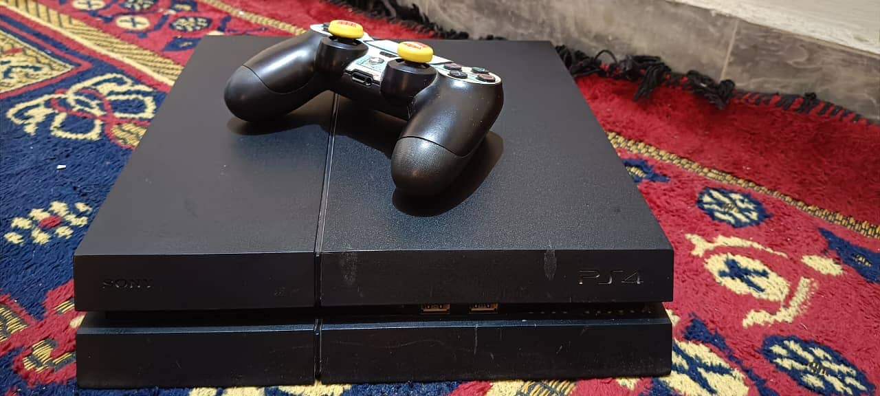 PS4 Jailbreak Console with one Controller 0