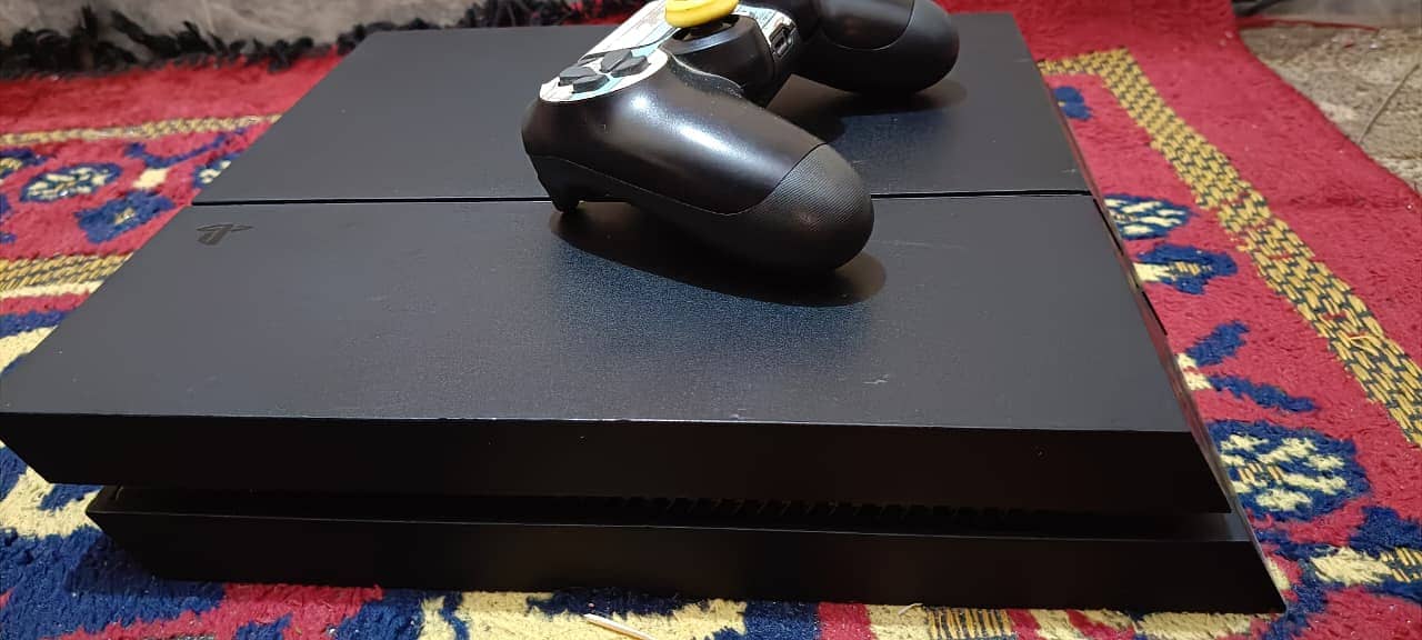 PS4 Jailbreak Console with one Controller 1