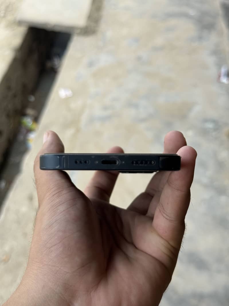 Apple iPhone 13 2