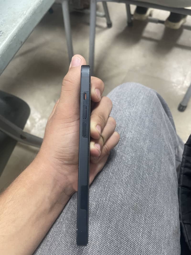 Apple iPhone 14 3