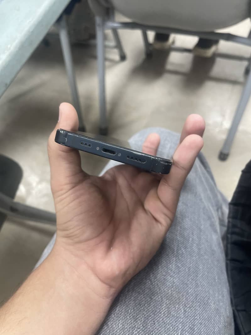 Apple iPhone 14 4