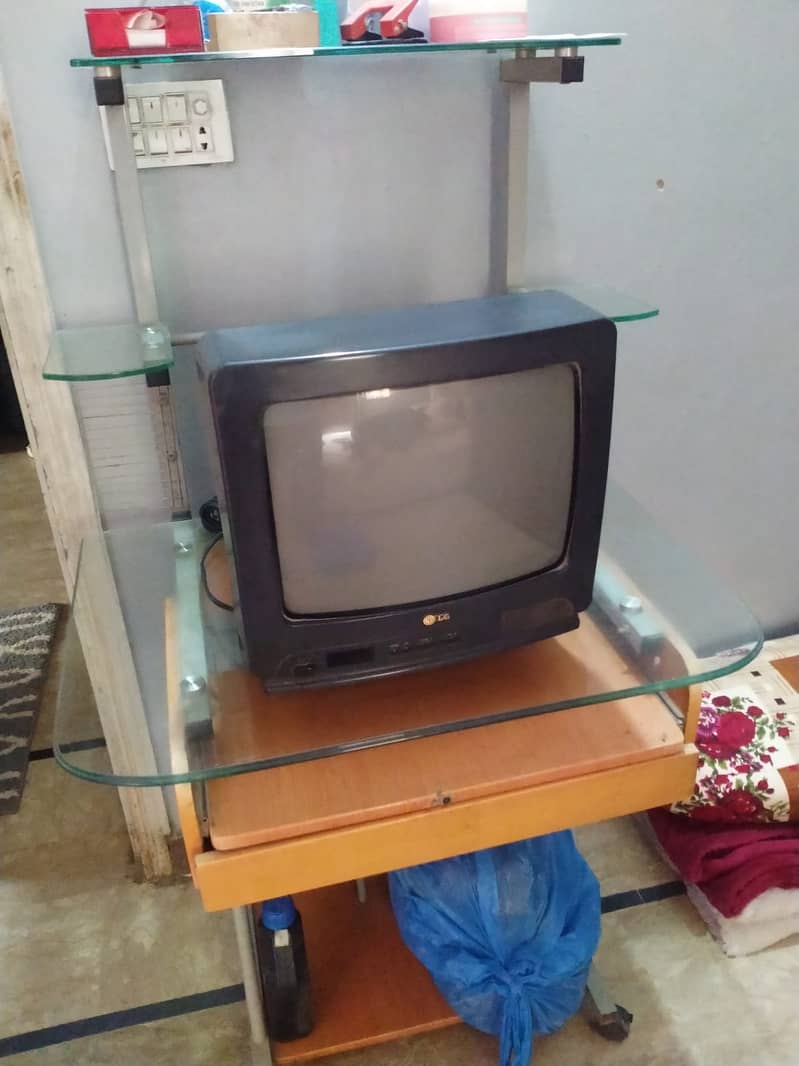 TV / COMPUTER TROLLEY 7
