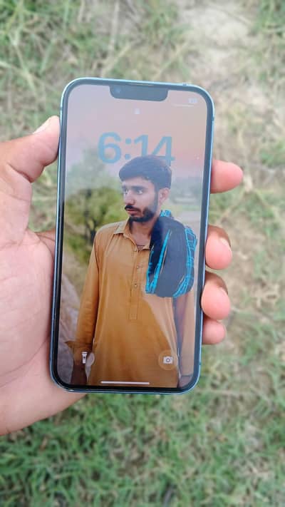 Apple iPhone 13