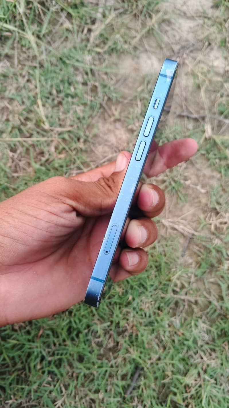 Apple iPhone 13 2