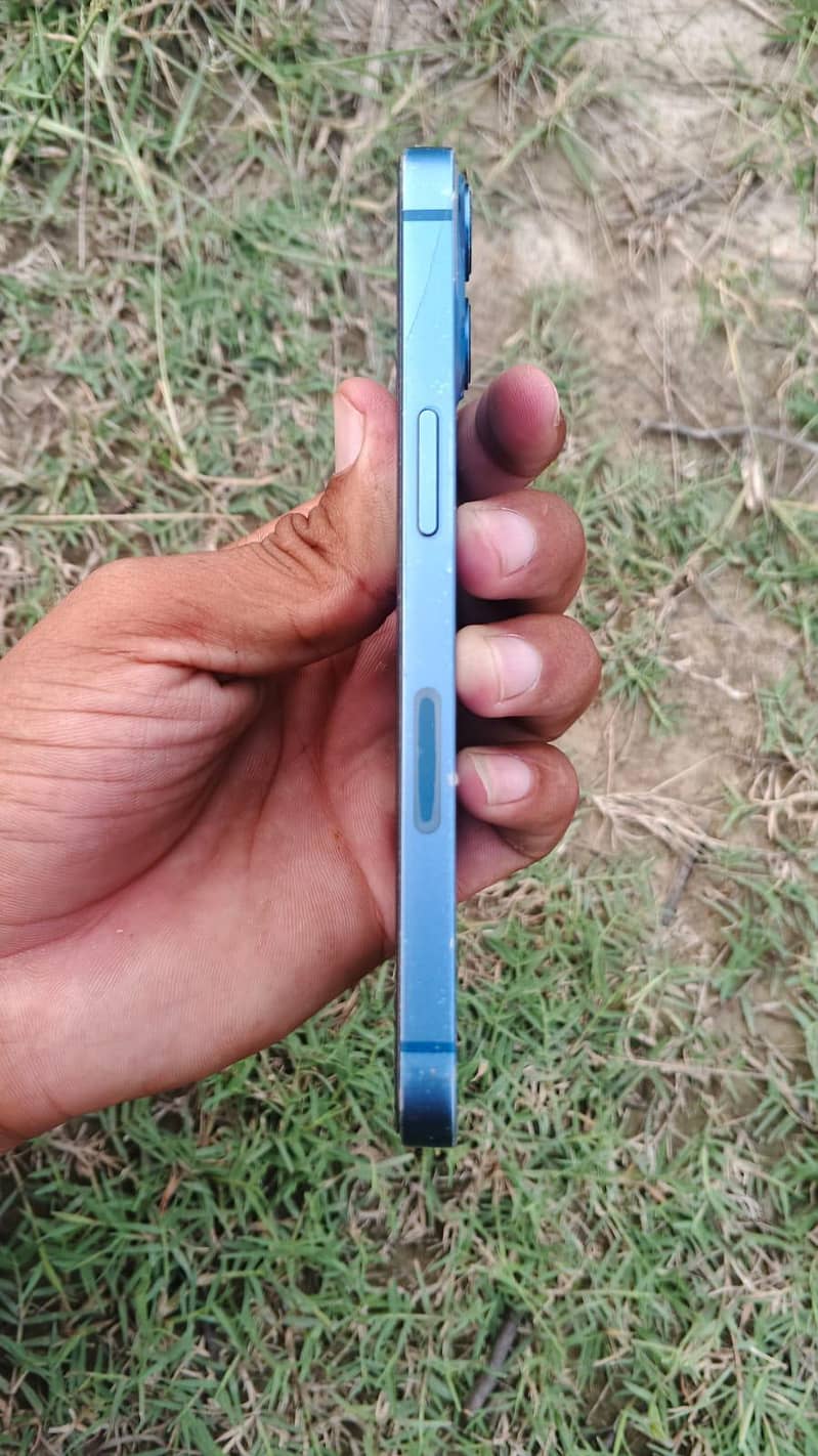 Apple iPhone 13 4