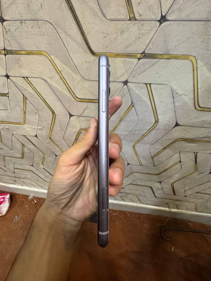 Apple iPhone 11 3