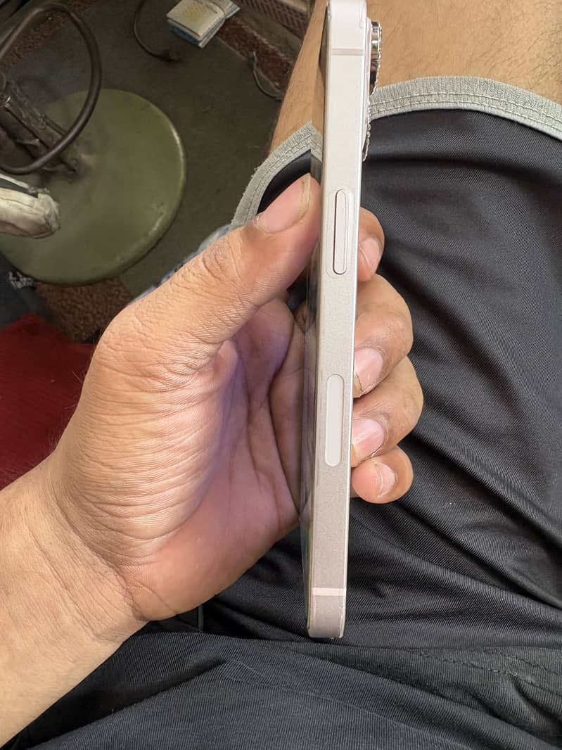 Apple iPhone 13 4