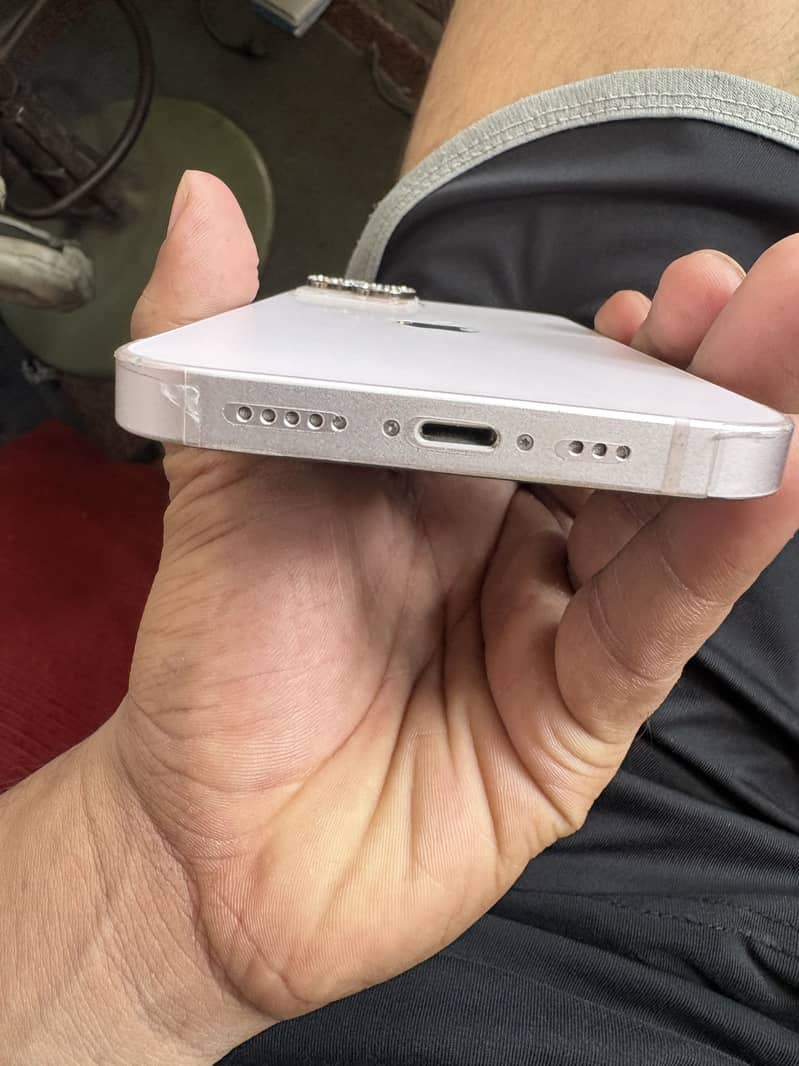 Apple iPhone 13 6