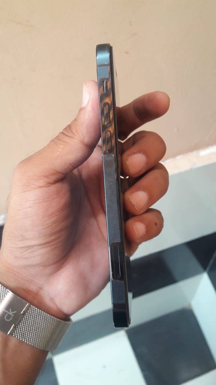 Apple iPhone 12 Pro 3