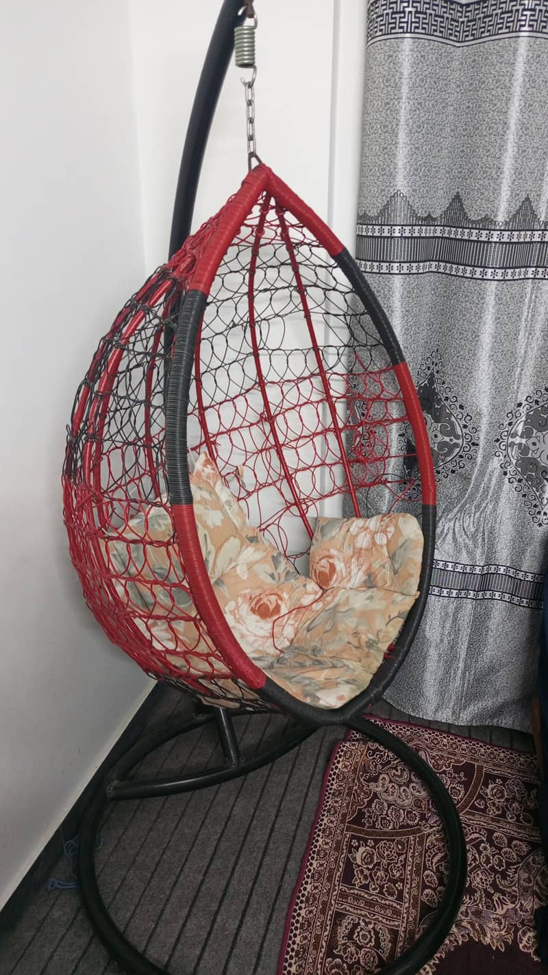 Egg shaped swing 1