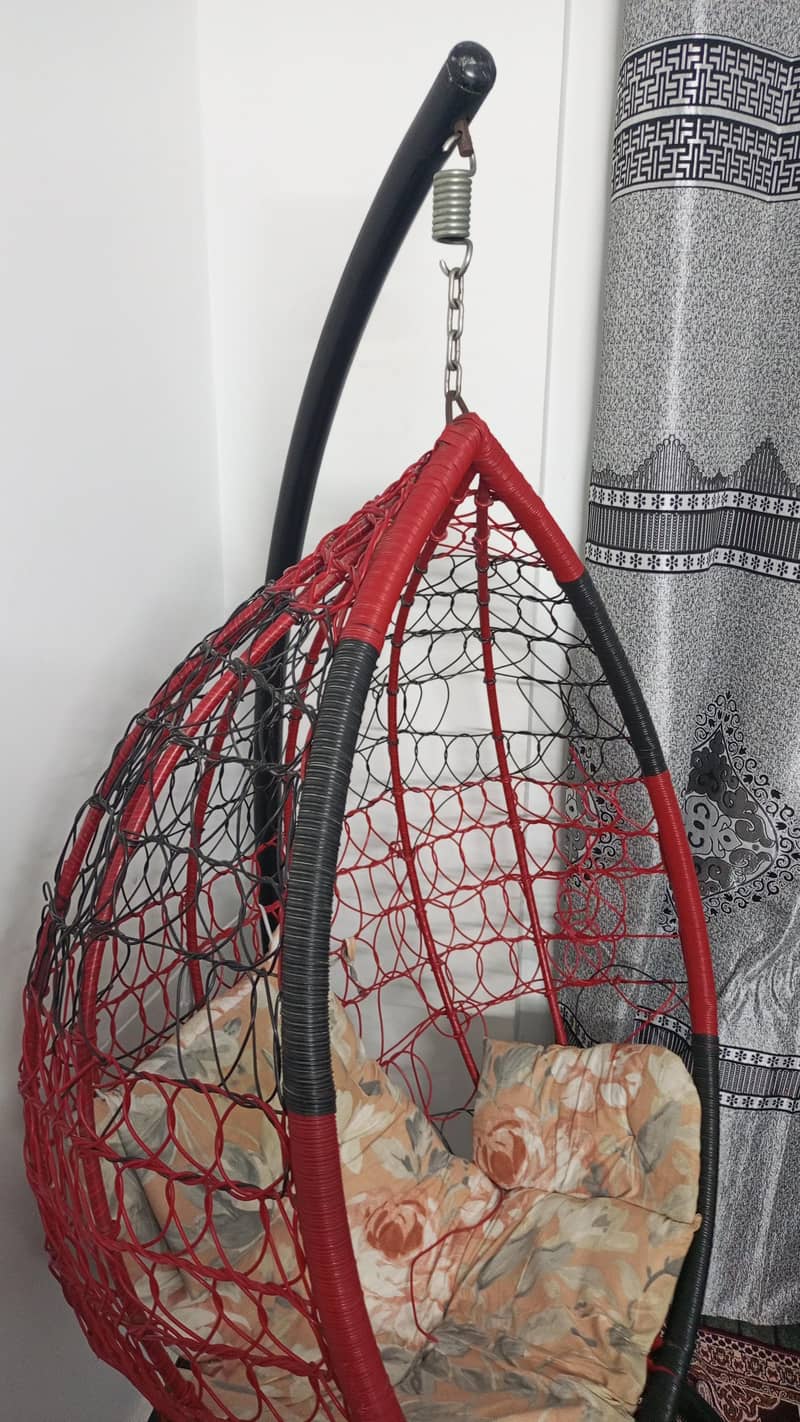 Egg shaped swing 2