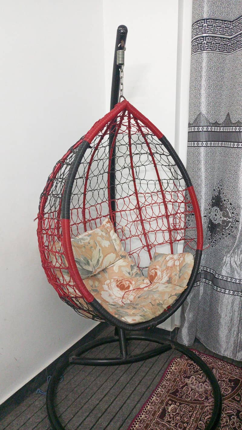 Egg shaped swing 3