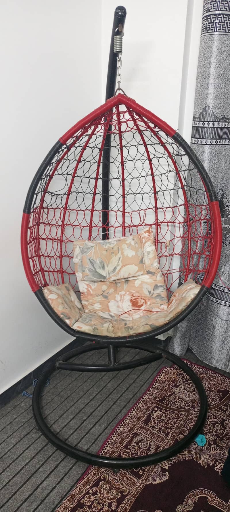 Egg shaped swing 4