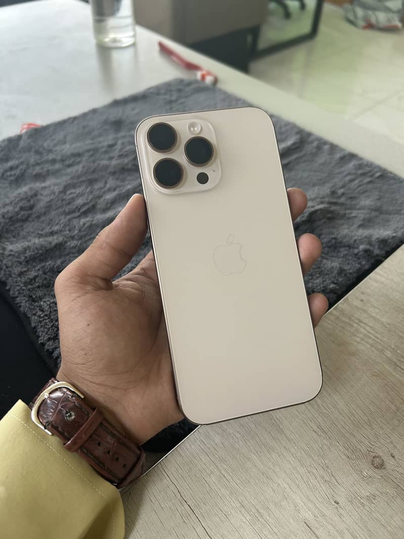 Apple iPhone 16 Pro Max 0