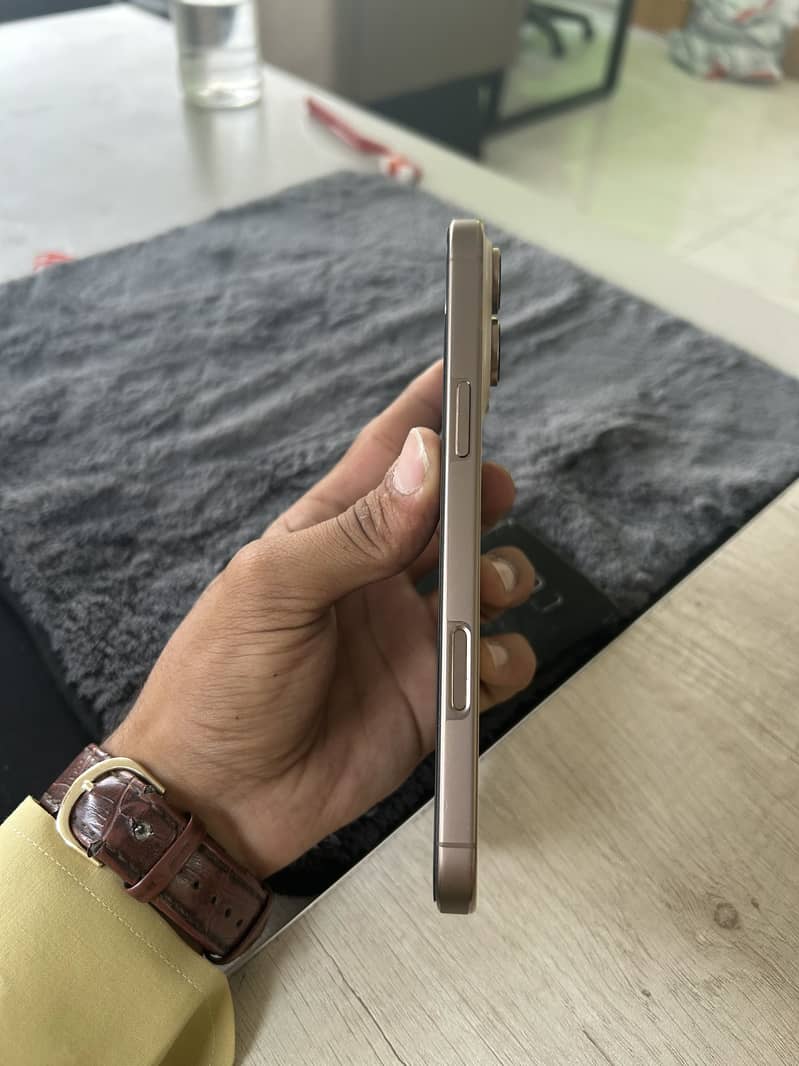 Apple iPhone 16 Pro Max 1