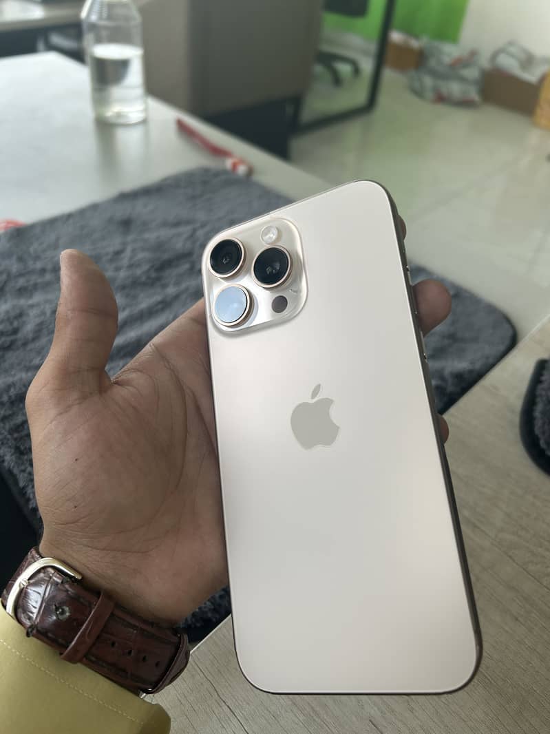 Apple iPhone 16 Pro Max 5