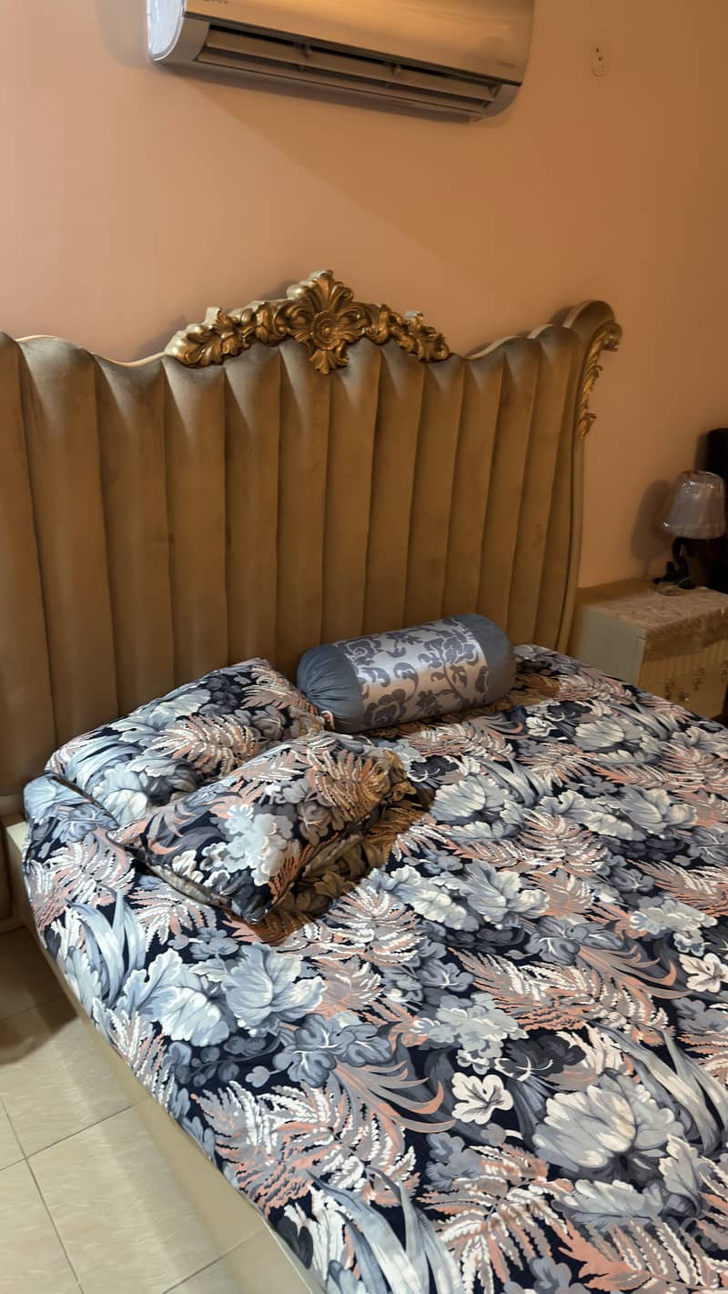Bed with side table and dressing 0