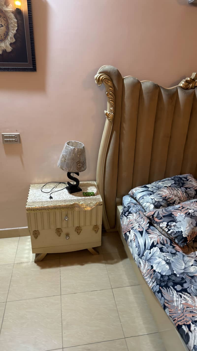 Bed with side table and dressing 2