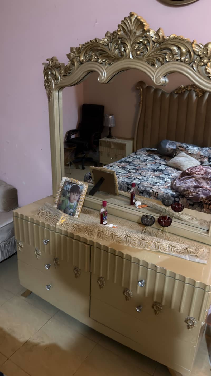 Bed with side table and dressing 3