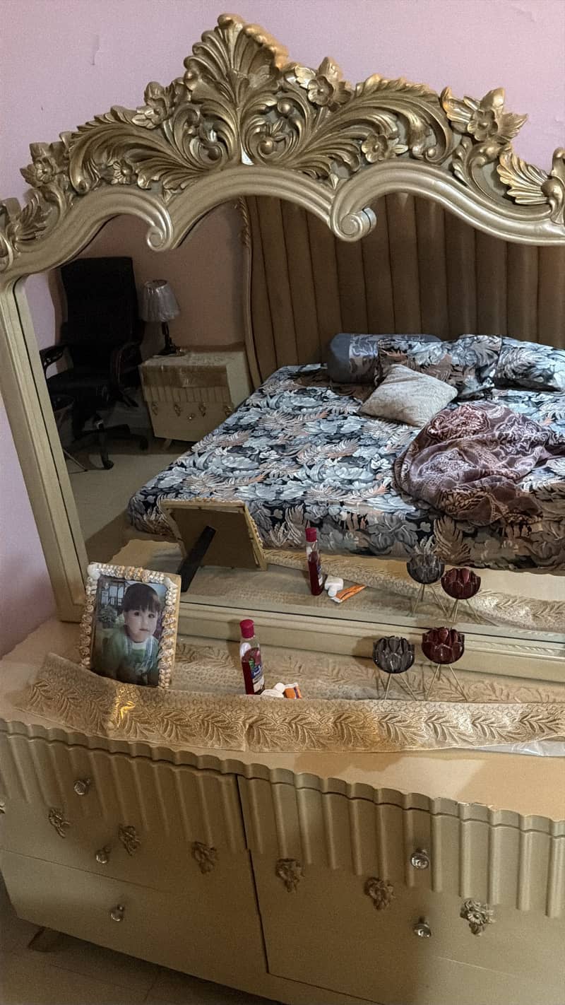Bed with side table and dressing 4