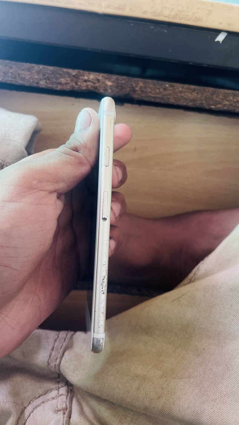 Apple iPhone 7 0