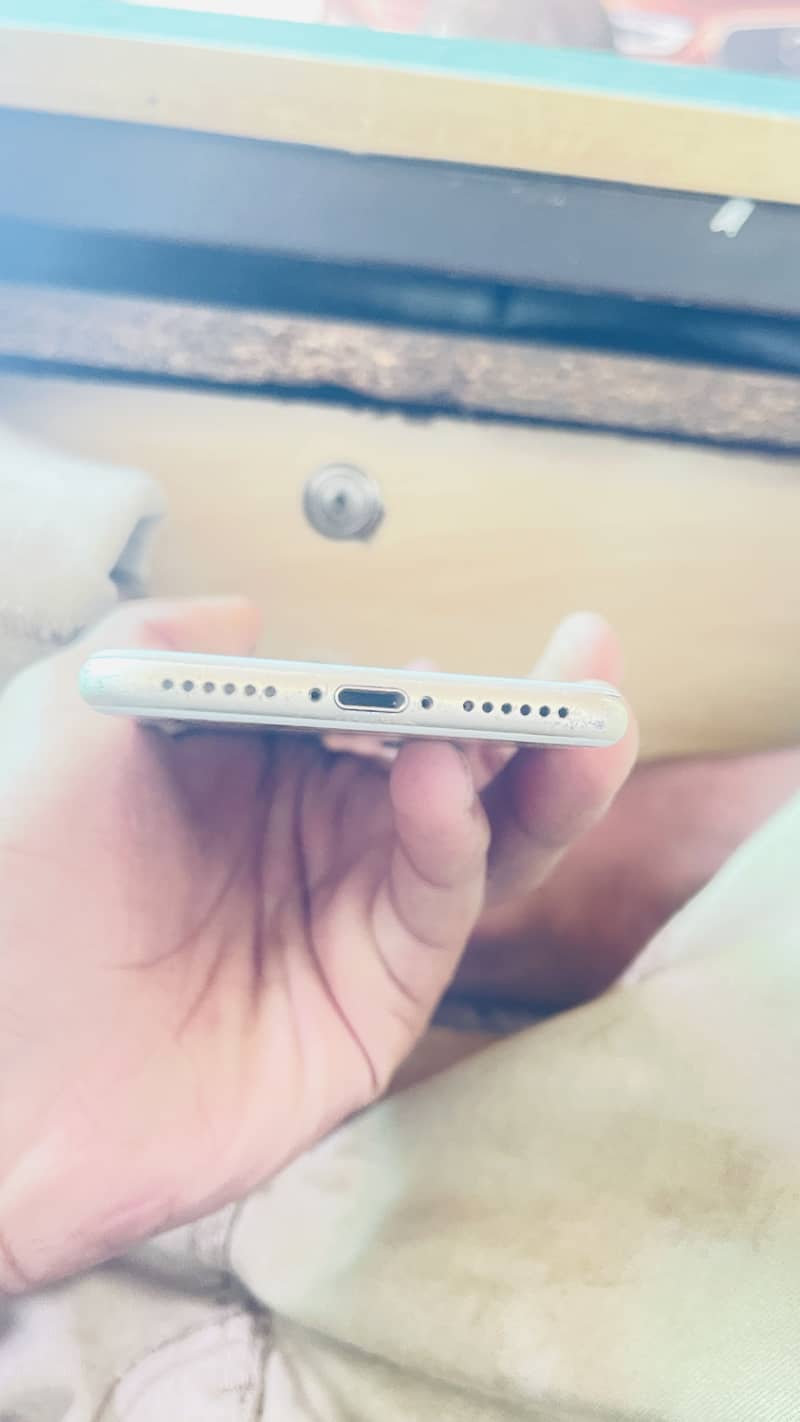 Apple iPhone 7 3