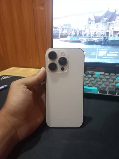 Apple iPhone 16 Pro