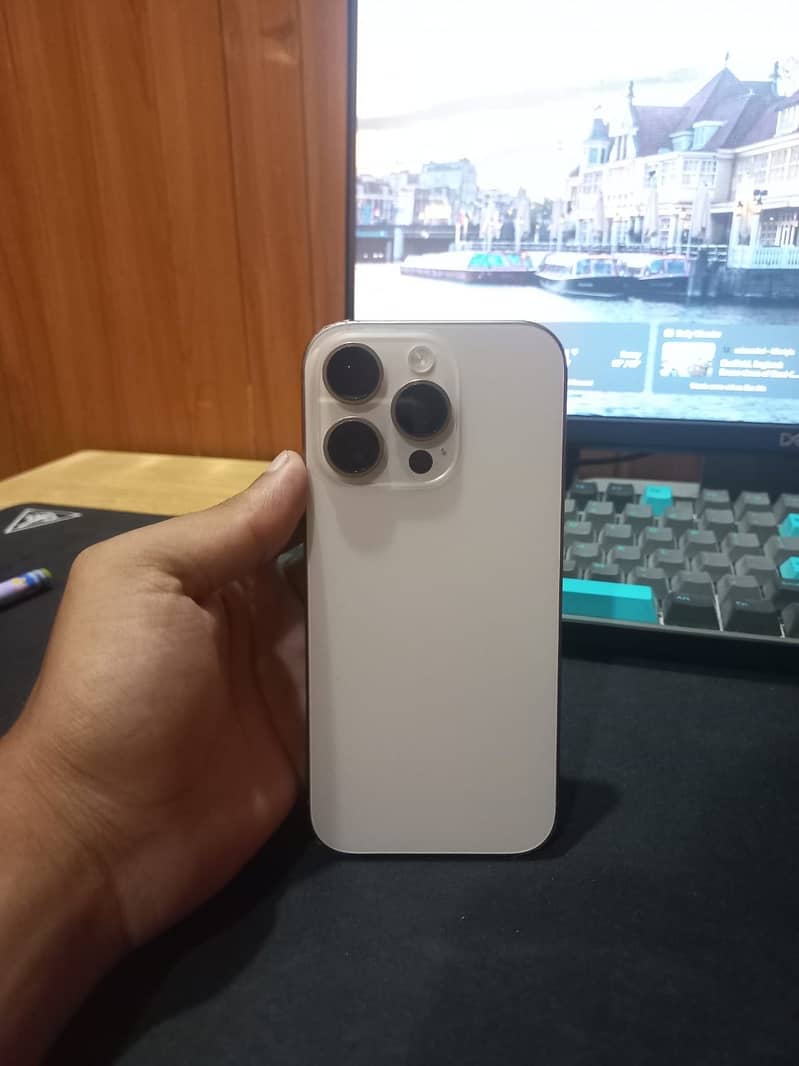 Apple iPhone 16 Pro 0