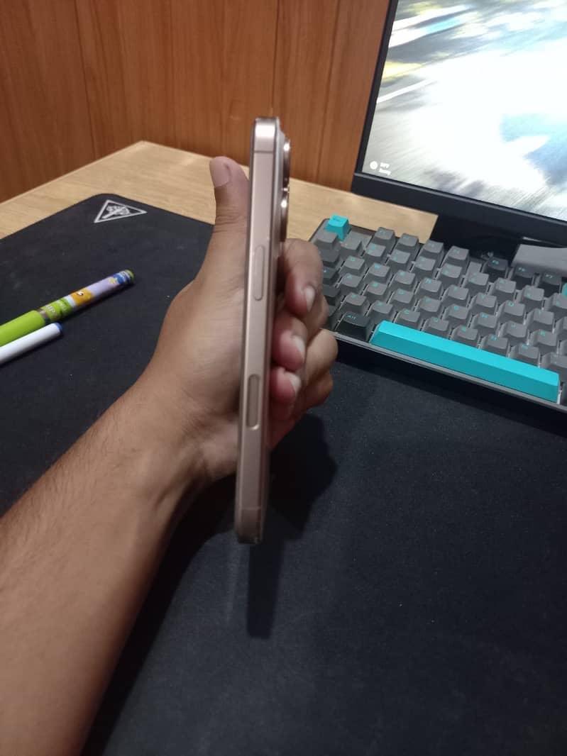 Apple iPhone 16 Pro 1