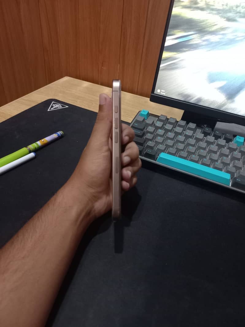 Apple iPhone 16 Pro 4