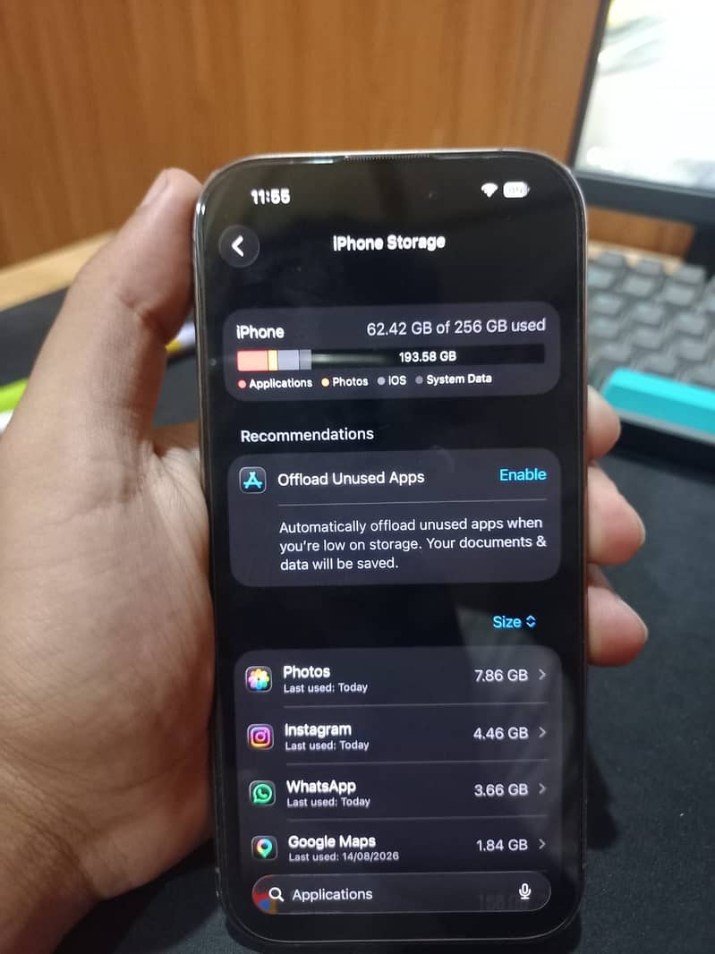Apple iPhone 16 Pro 8
