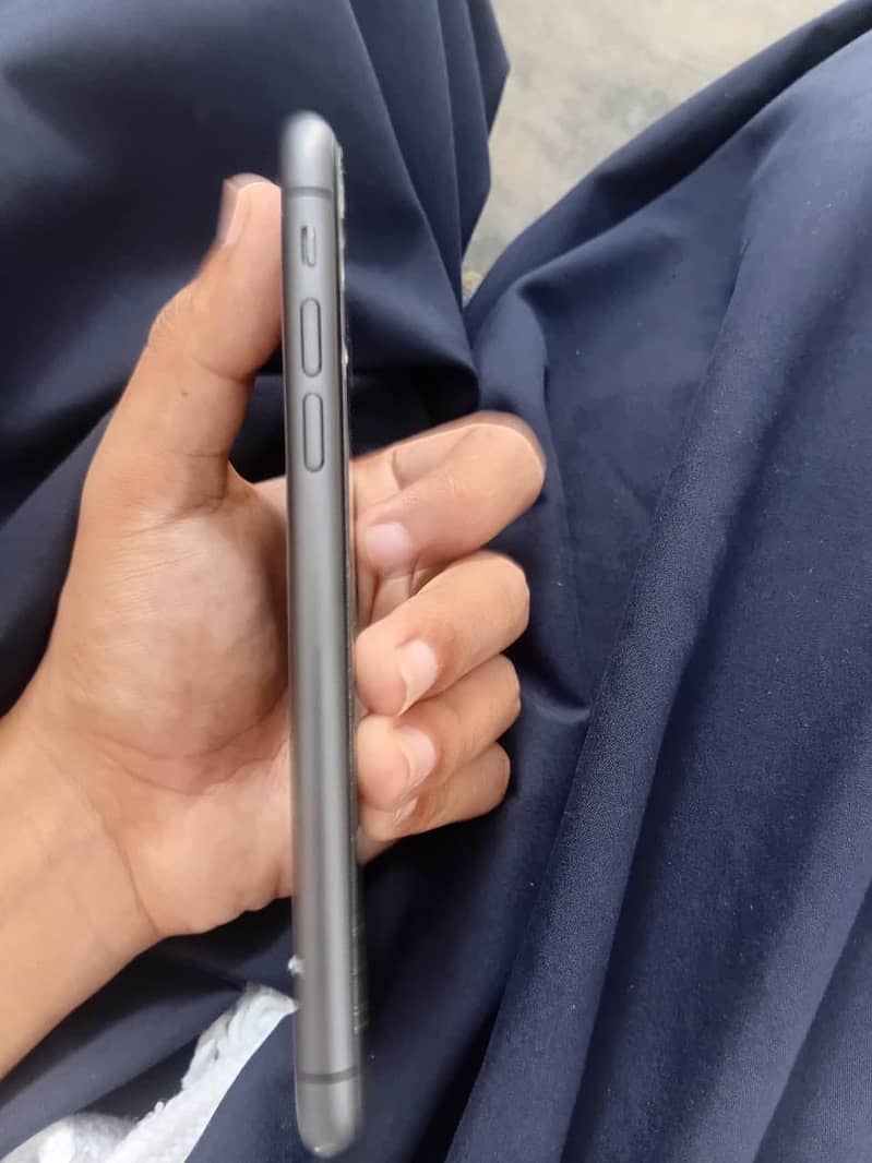Apple iPhone 11 3