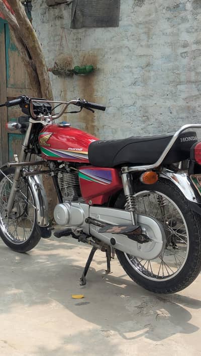 Honda CG125 (2013 Model- Punjab registered)