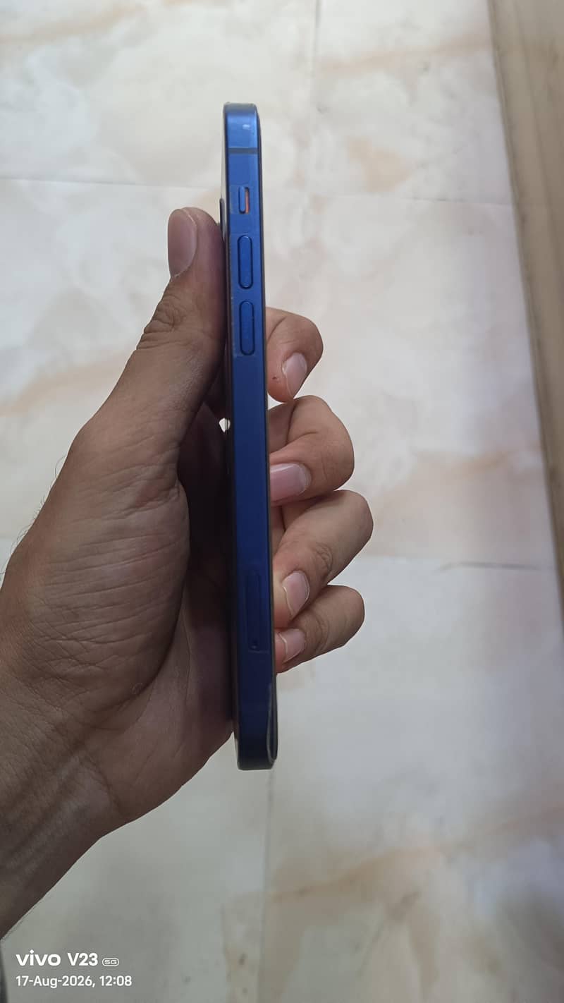 Apple iPhone 12 4
