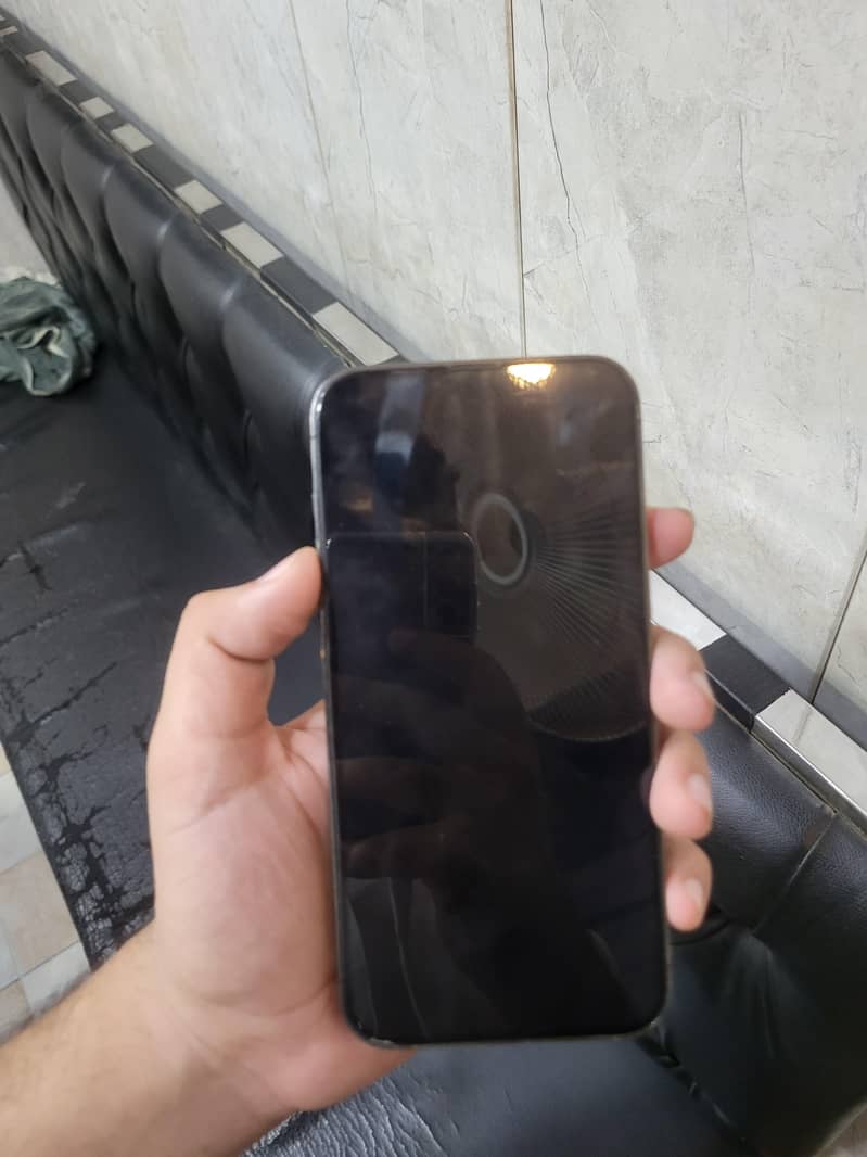 Apple iPhone 13 Pro Max 1