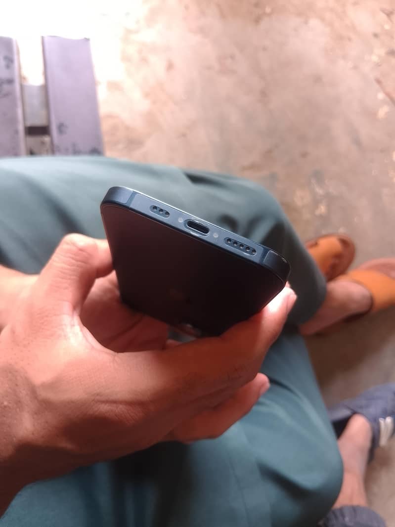 Apple iPhone 13 3
