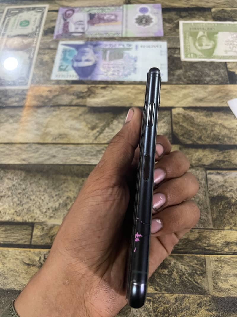 Apple iPhone 11 Pro 4
