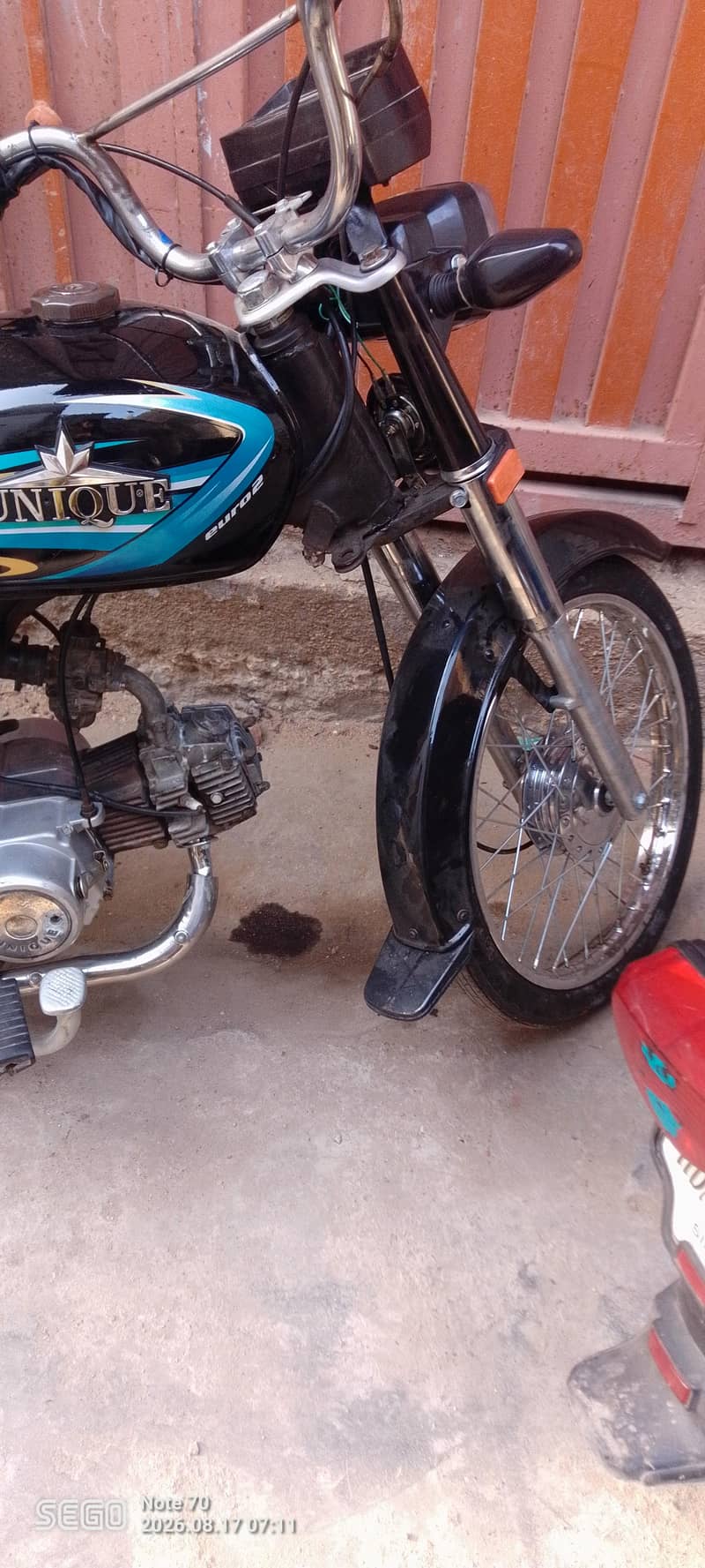 good condition unique 2015 model 2