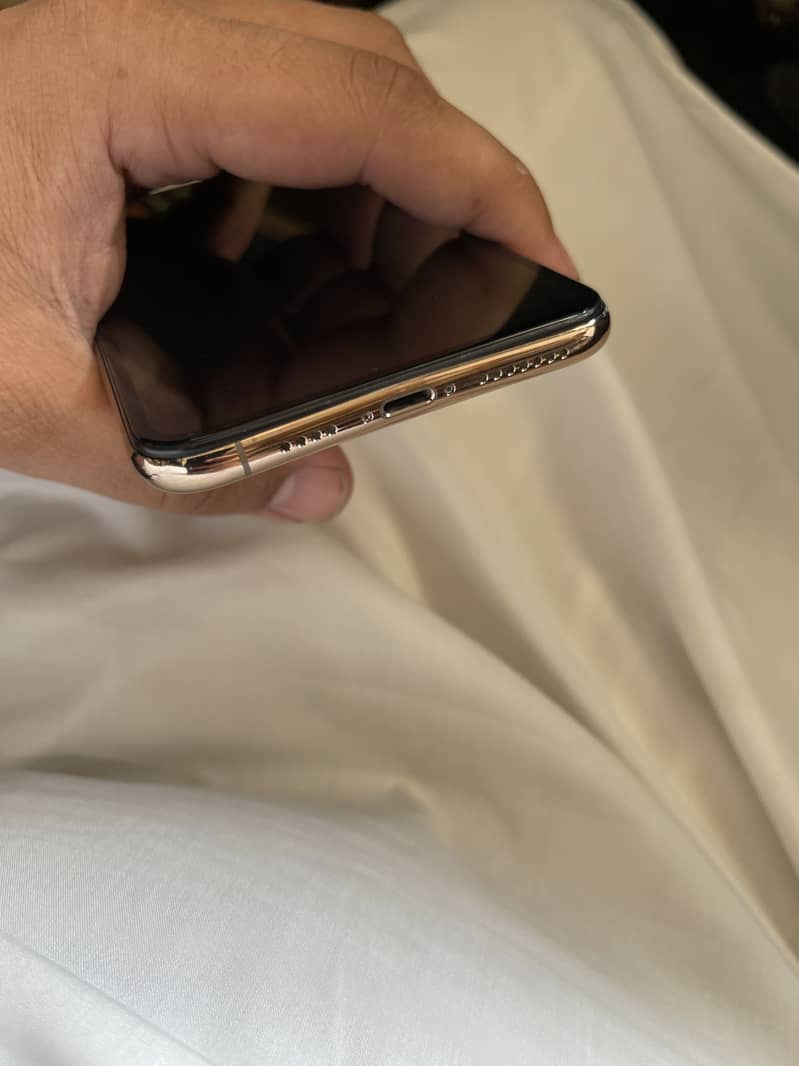 iphone xs max 4
