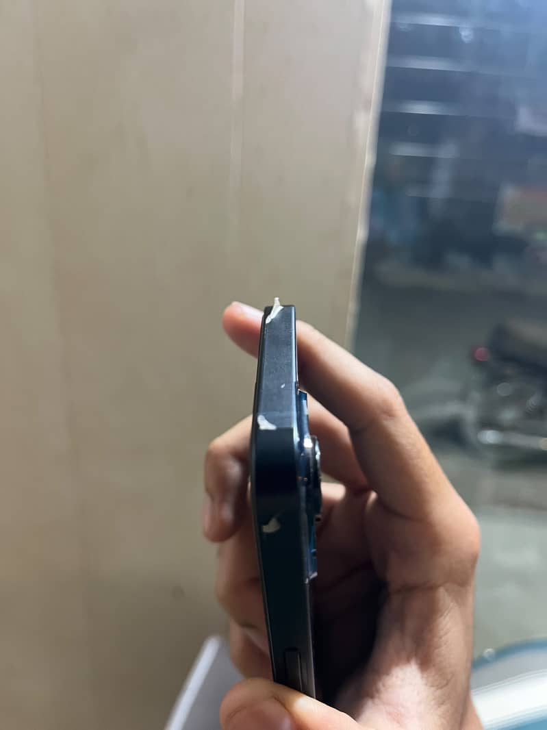 Apple iPhone 14 3