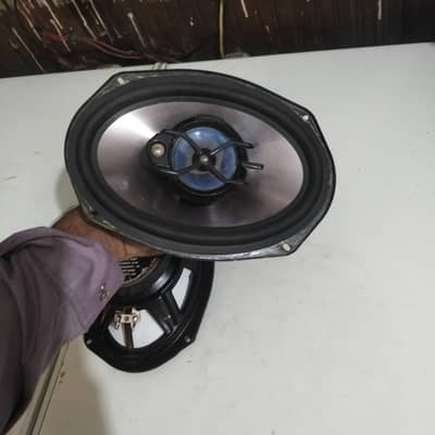 aoa speaker Sony k hai 1800wt k bhut Acha hai mana gari ma lagy tha