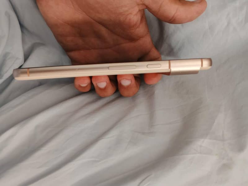 Google Pixel 8 4